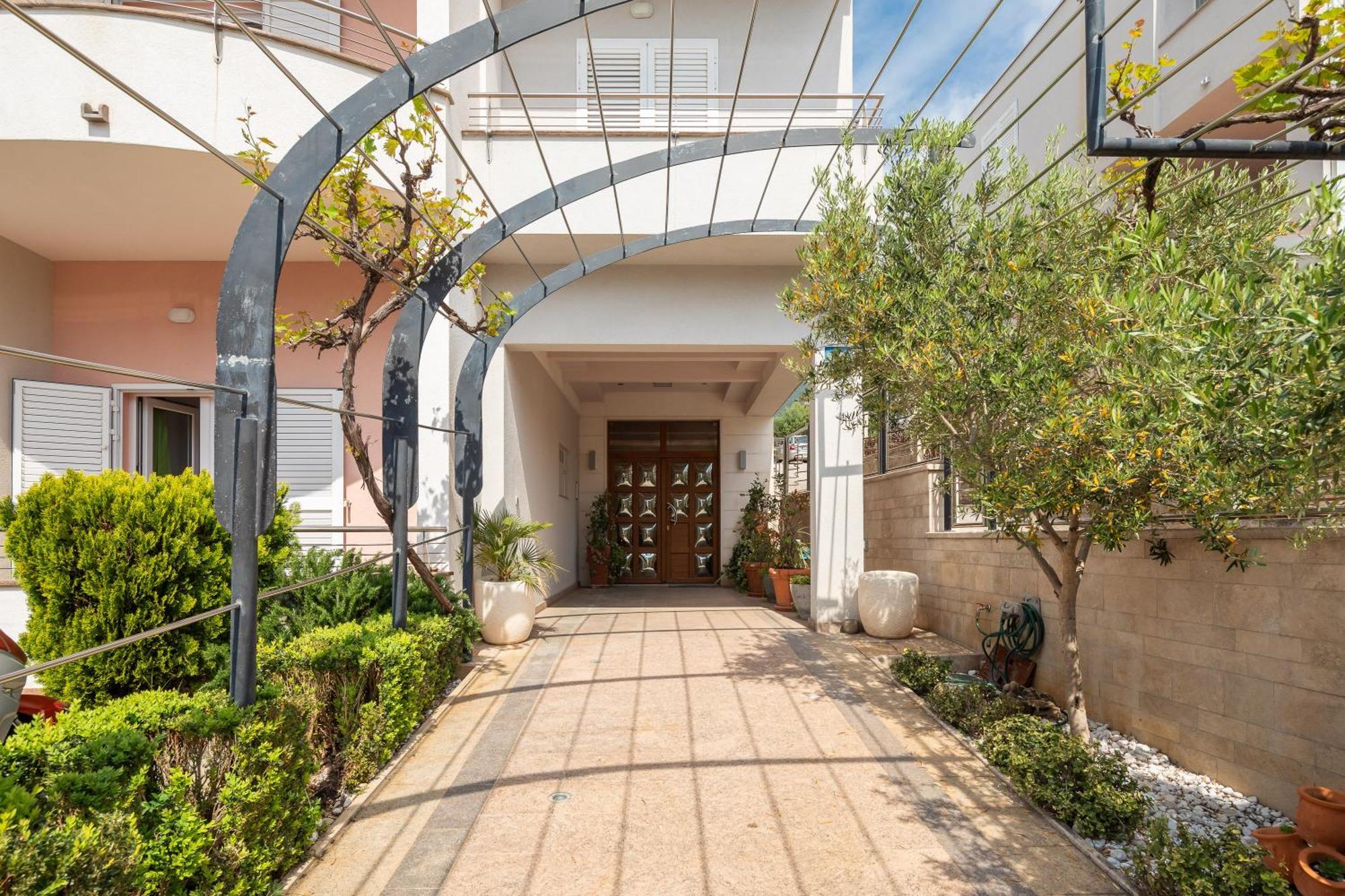 Brkic Apartments With Private Parking Makarska Extérieur photo