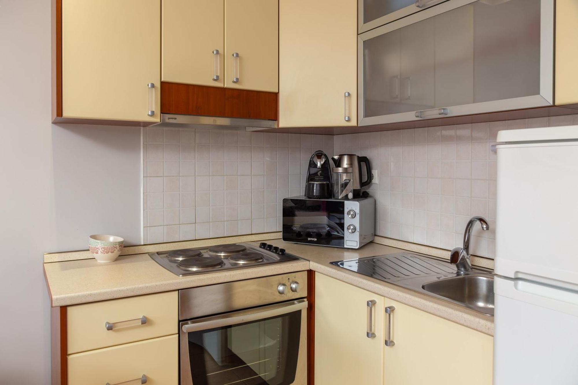 Brkic Apartments With Private Parking Makarska Chambre photo