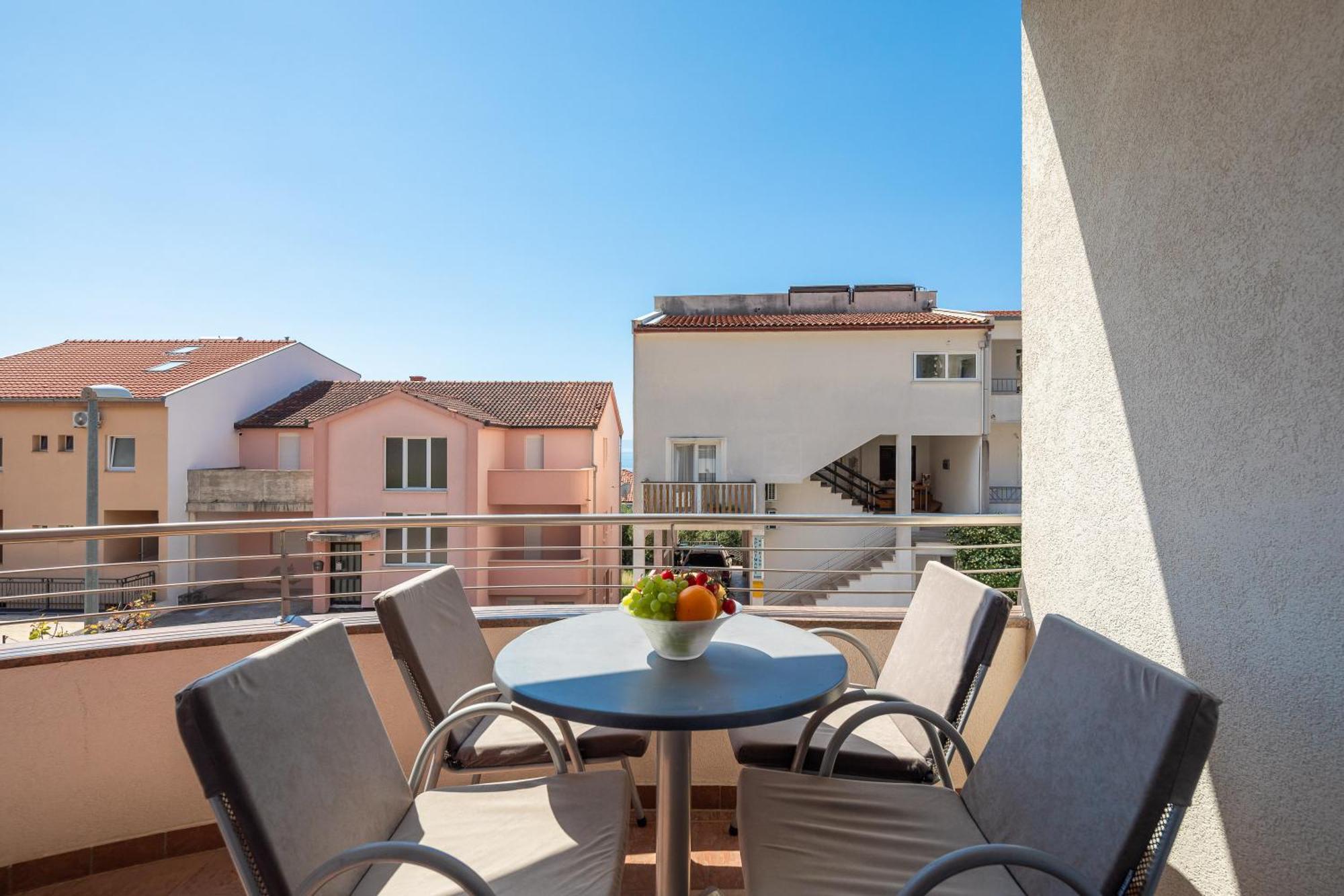 Brkic Apartments With Private Parking Makarska Chambre photo
