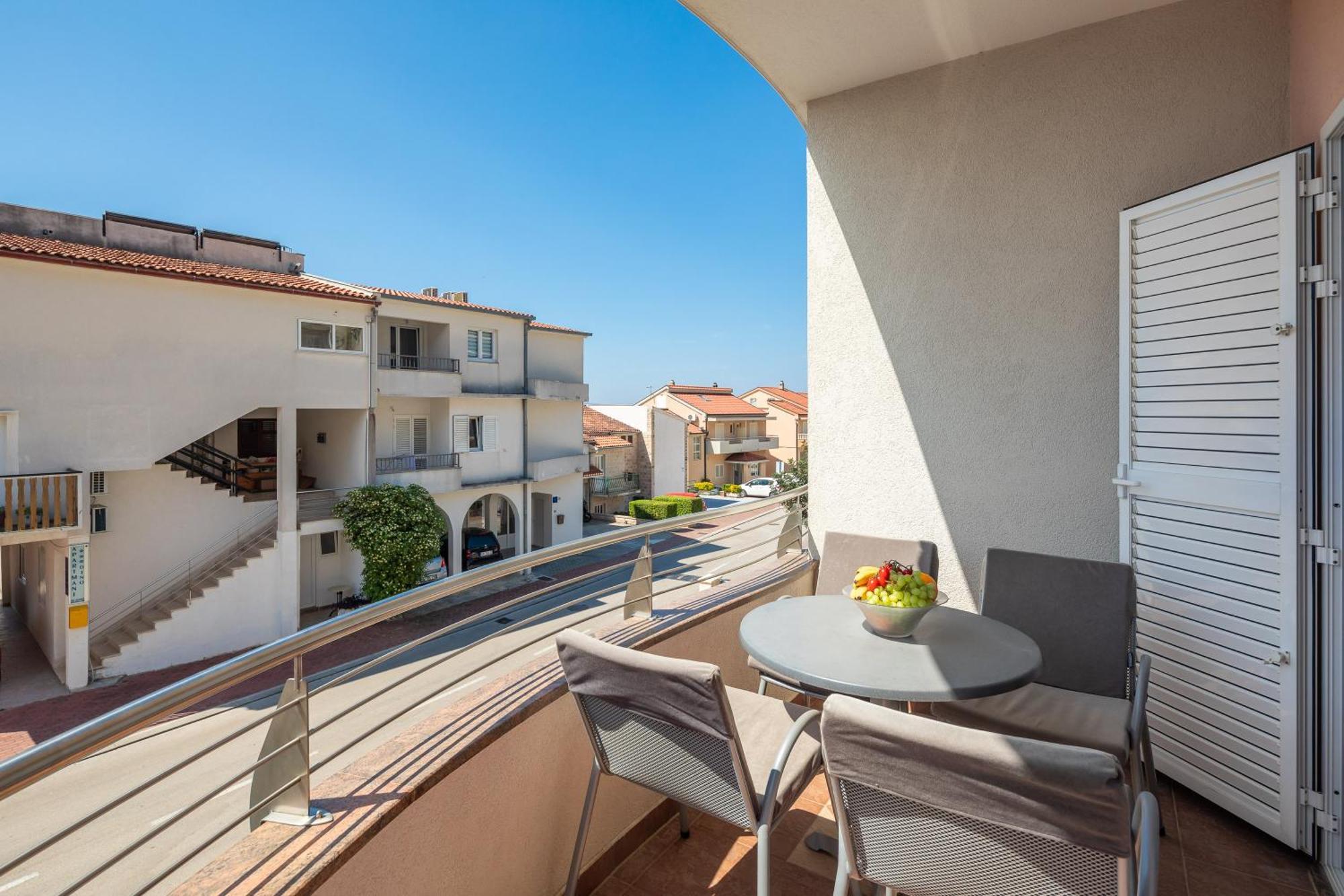 Brkic Apartments With Private Parking Makarska Chambre photo