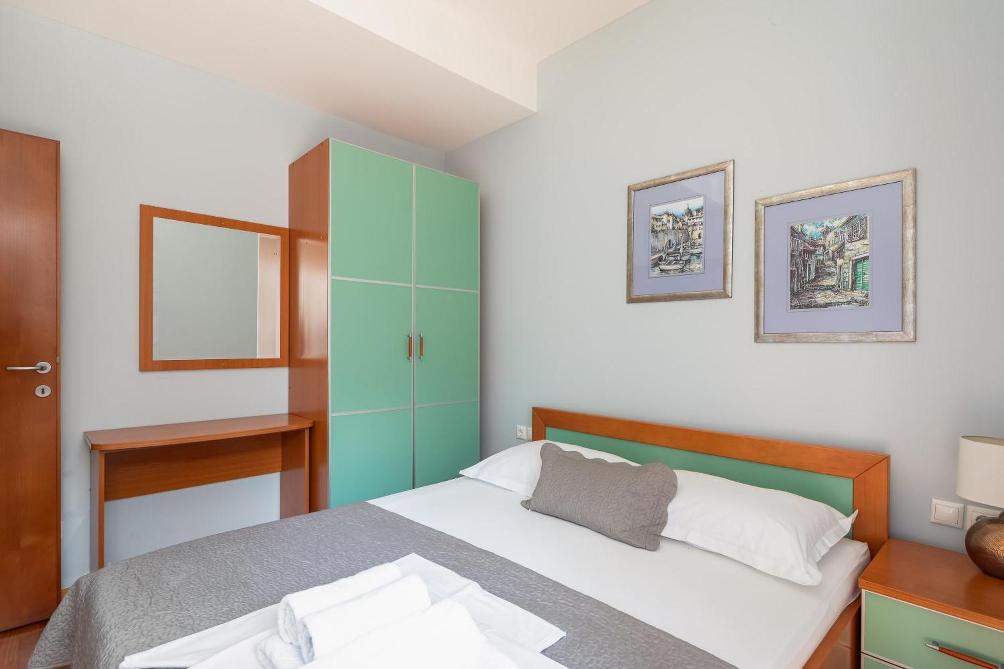 Brkic Apartments With Private Parking Makarska Chambre photo