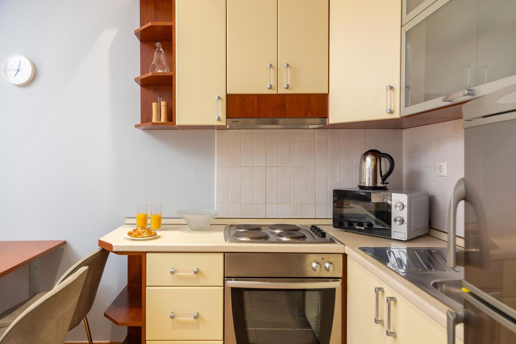 Brkic Apartments With Private Parking Makarska Chambre photo